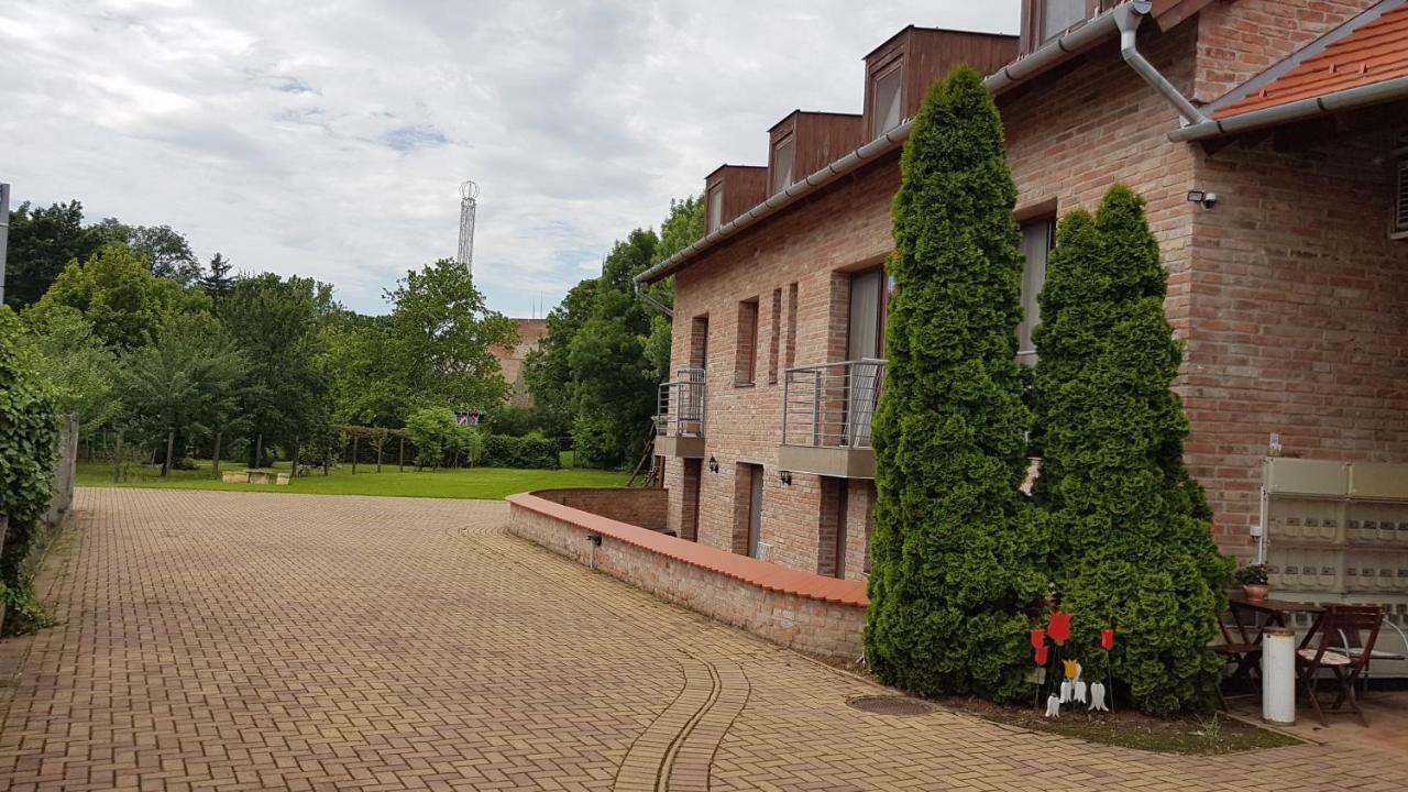 Gyulai-Fuerdo-Apartman Ii. Extérieur photo